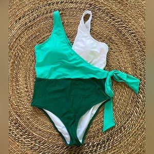 NWOT Cupshe XXL Colorblock One Piece Swimsuit